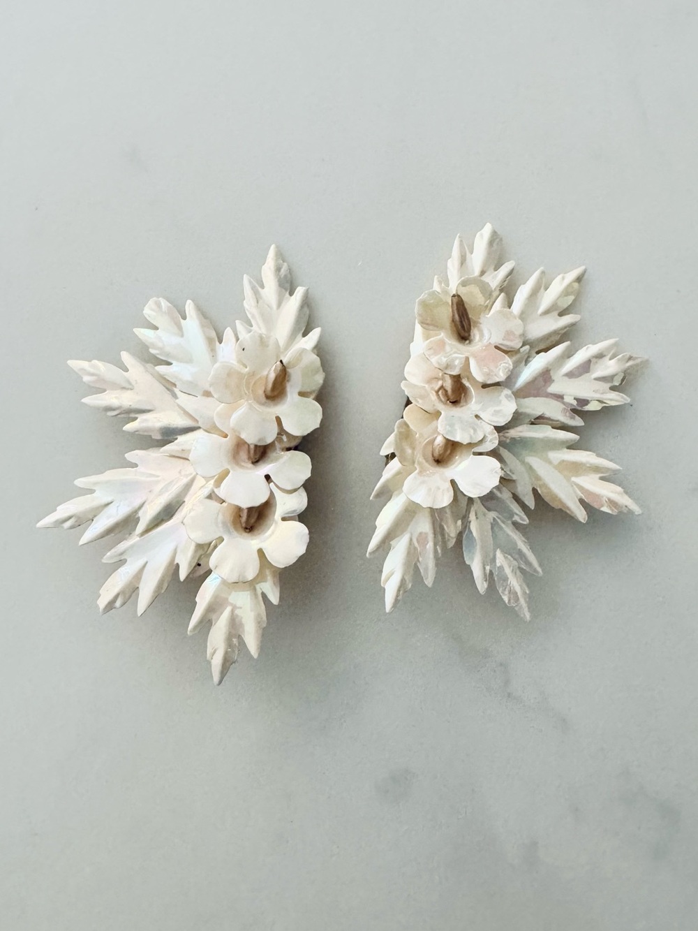 VTG 1950s MCM Iridescent White Leaf & Flower Pearl Clip-On Statement Earrings